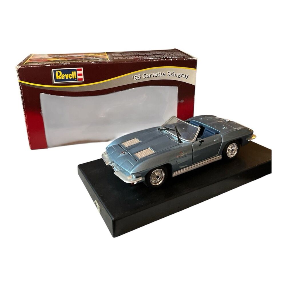 Vintage Revell 1963 Stingray Corvette Silver Reed Interior 1/24 Diecast Box READ